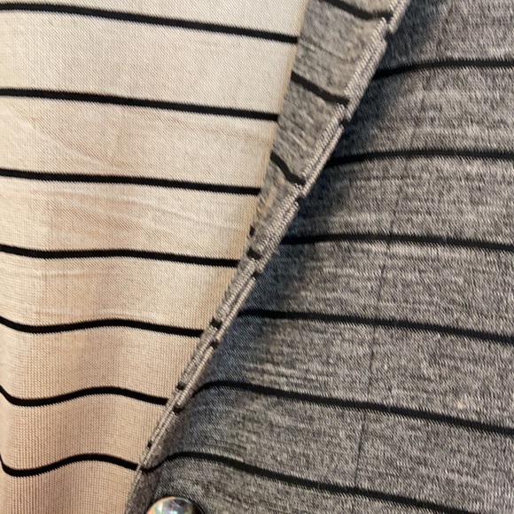 Chico’s Travelers Stripe Hooded Jacket Sz 1 - Picture 5 of 6